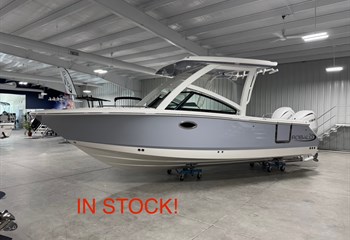 2025 Robalo R257 Alloy Gray/White Boat